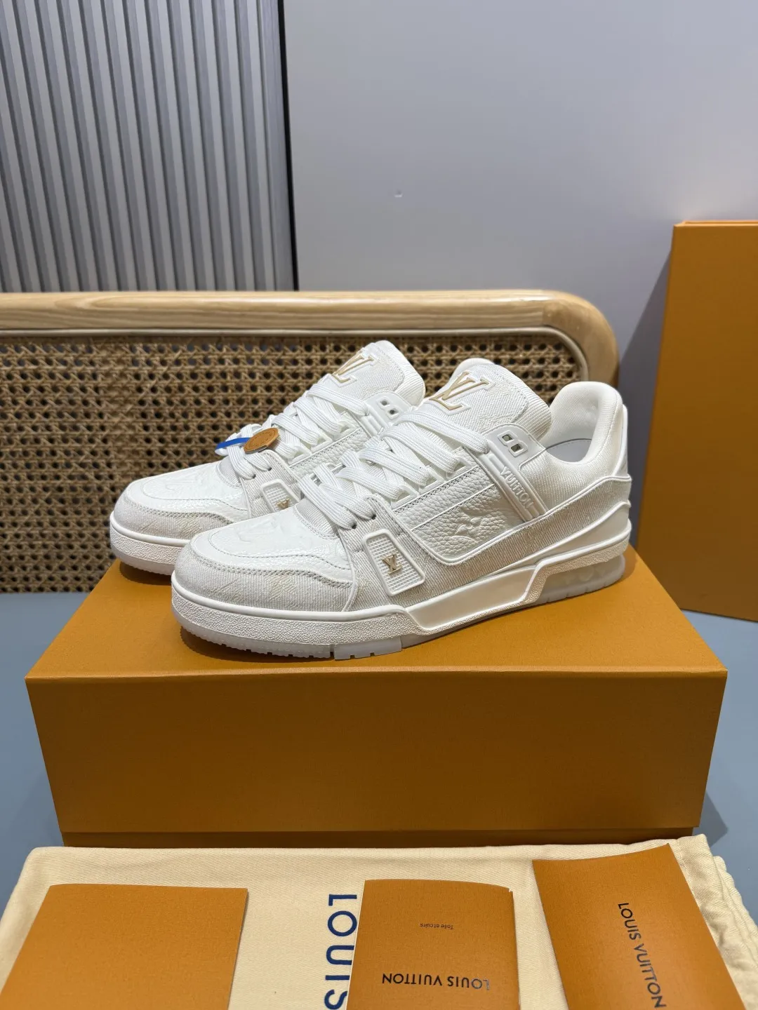 Minimalist Louis Vuitton Trainer White  Sneakers – Replica Shoes & Louis Vuitton Replica 394