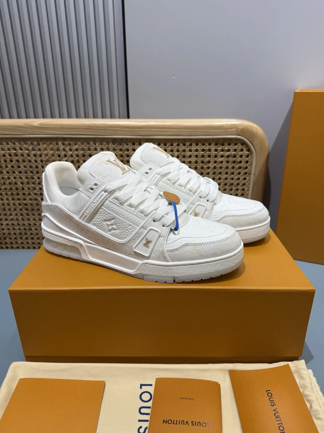 Minimalist Louis Vuitton Trainer White  Sneakers – Replica Shoes & Louis Vuitton Replica 394
