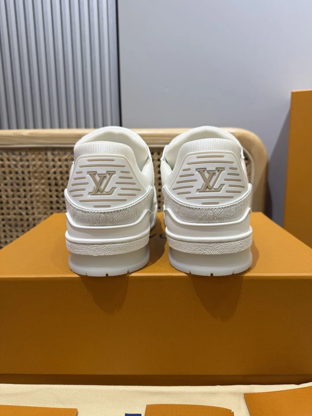 Minimalist Louis Vuitton Trainer White  Sneakers – Replica Shoes & Louis Vuitton Replica 394