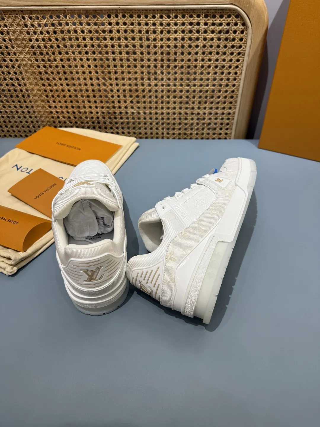 Minimalist Louis Vuitton Trainer White  Sneakers – Replica Shoes & Louis Vuitton Replica 394