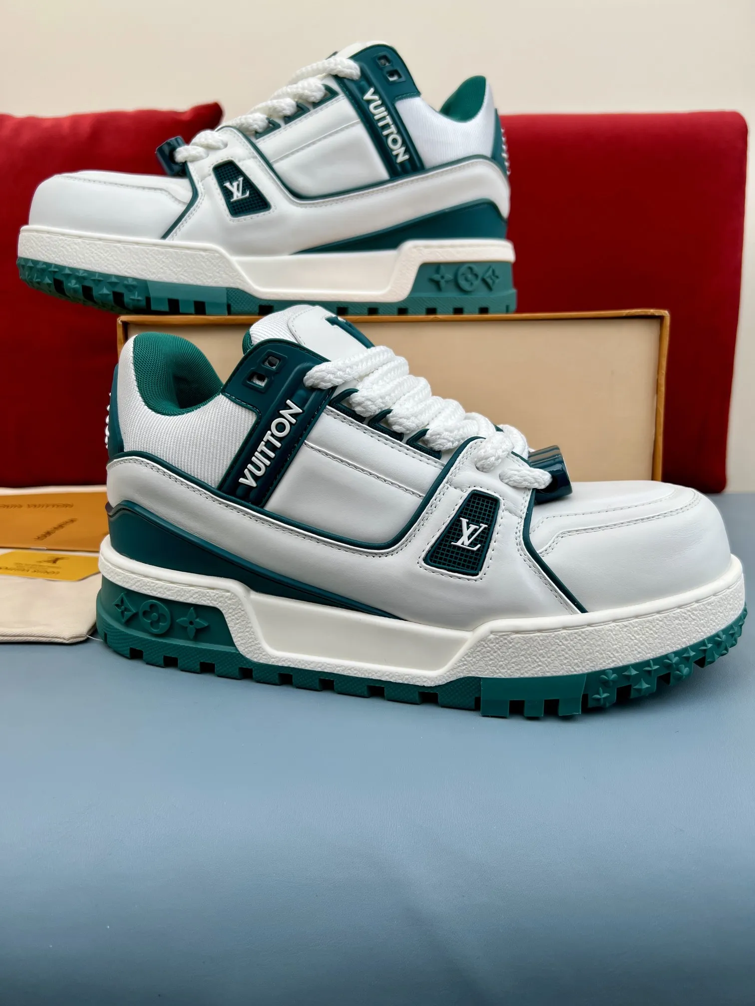 Lightweight Louis Vuitton Trainer White Green Replica Shoes –  Rep Sneakers 353