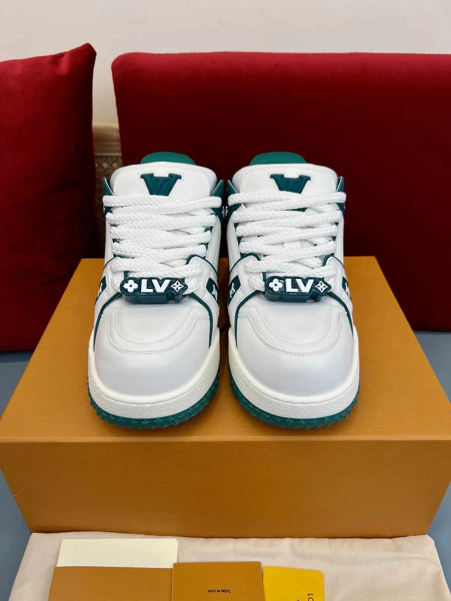 Lightweight Louis Vuitton Trainer White Green Replica Shoes –  Rep Sneakers 353