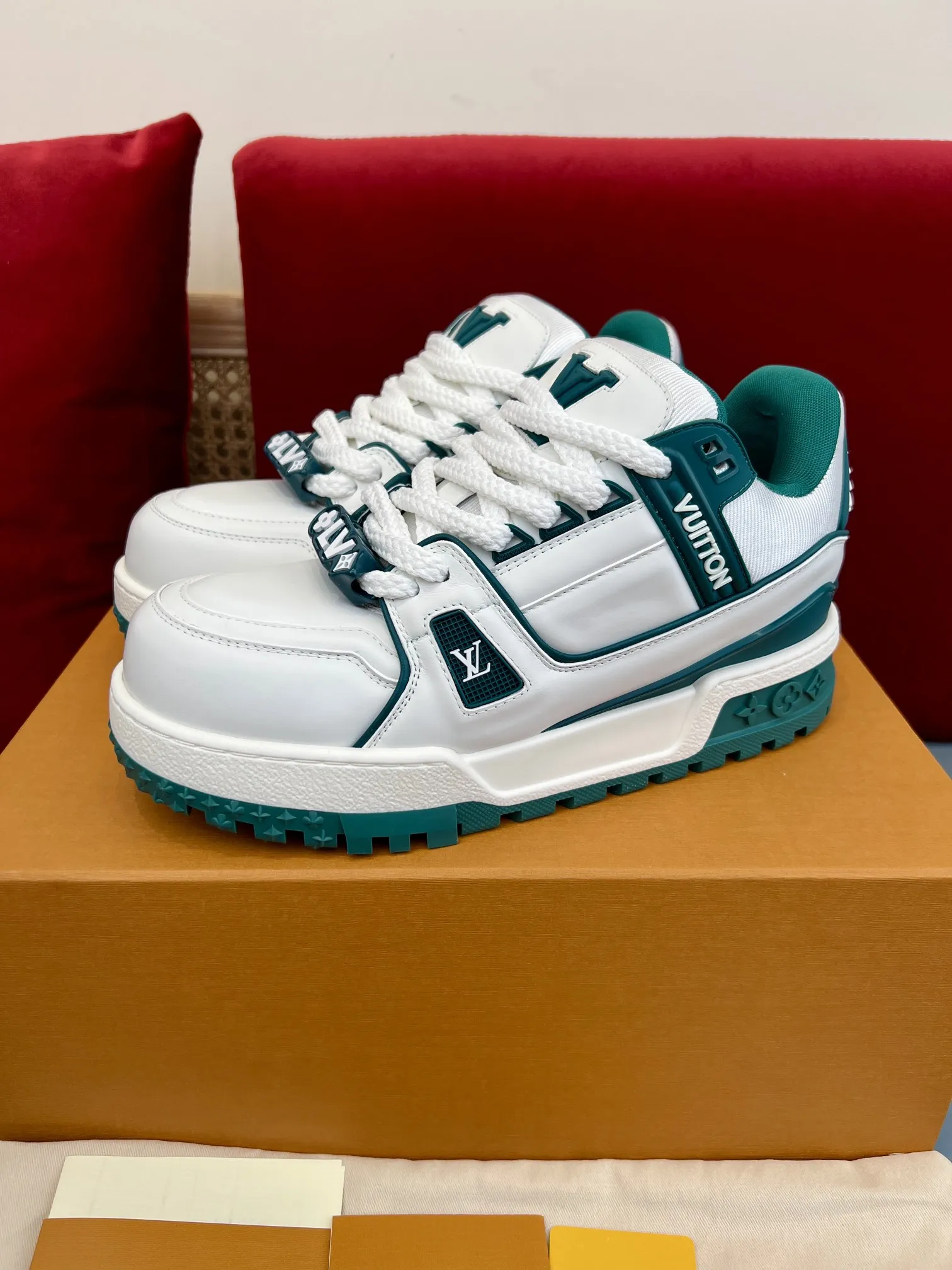 Lightweight Louis Vuitton Trainer White Green Replica Shoes –  Rep Sneakers 353