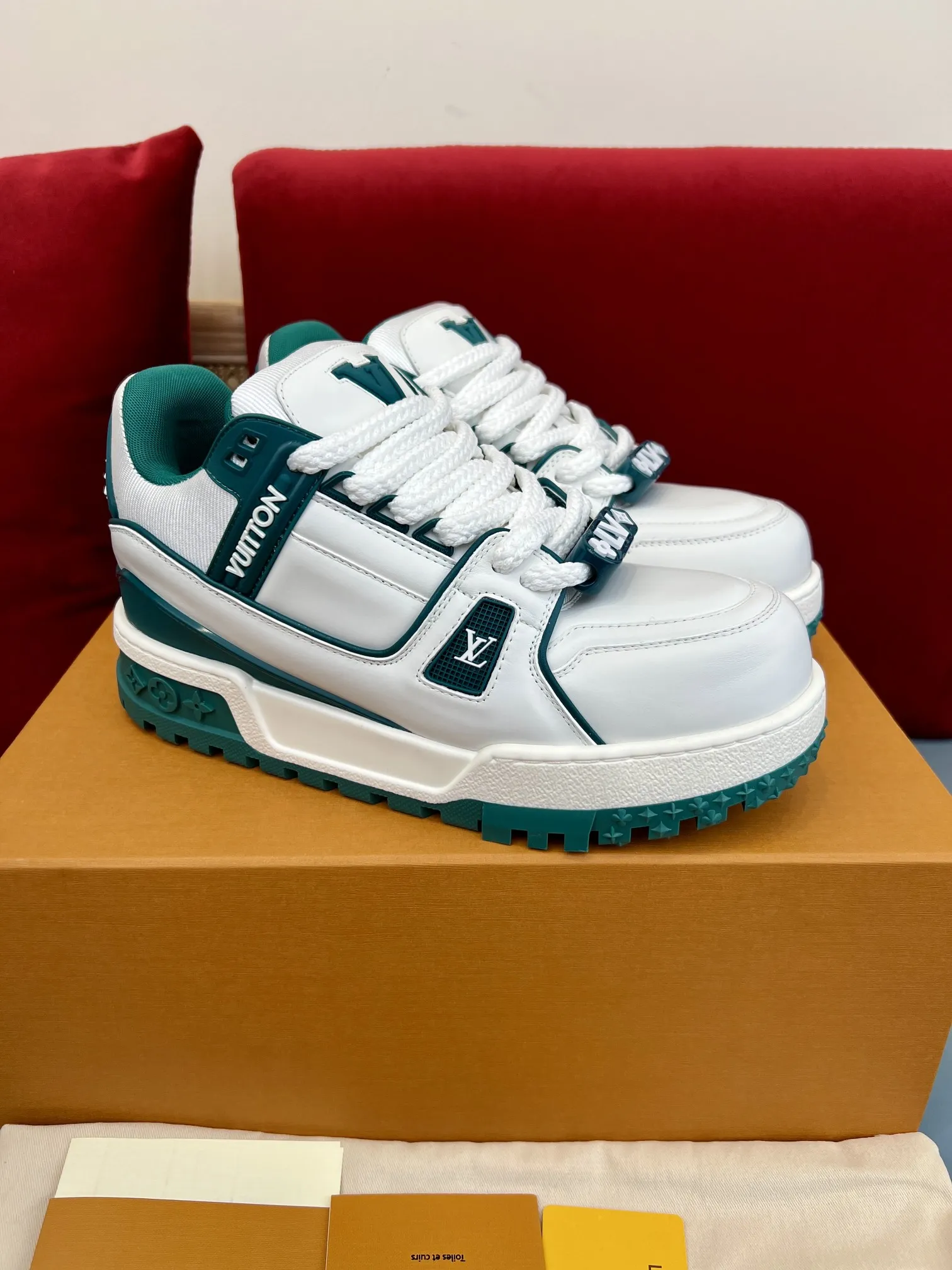 Lightweight Louis Vuitton Trainer White Green Replica Shoes –  Rep Sneakers 353