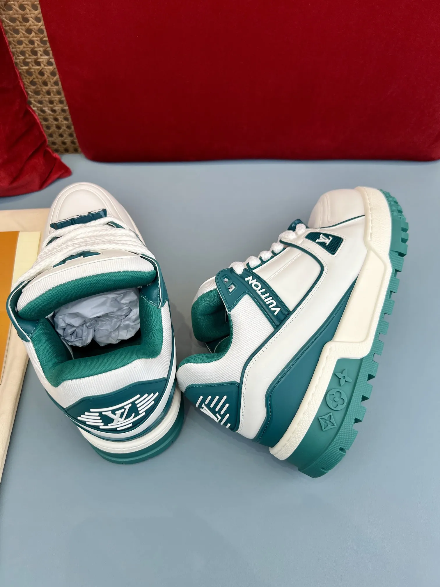 Lightweight Louis Vuitton Trainer White Green Replica Shoes –  Rep Sneakers 353