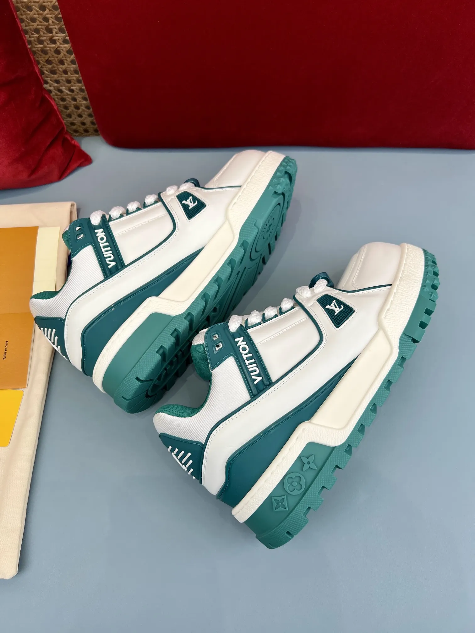 Lightweight Louis Vuitton Trainer White Green Replica Shoes –  Rep Sneakers 353