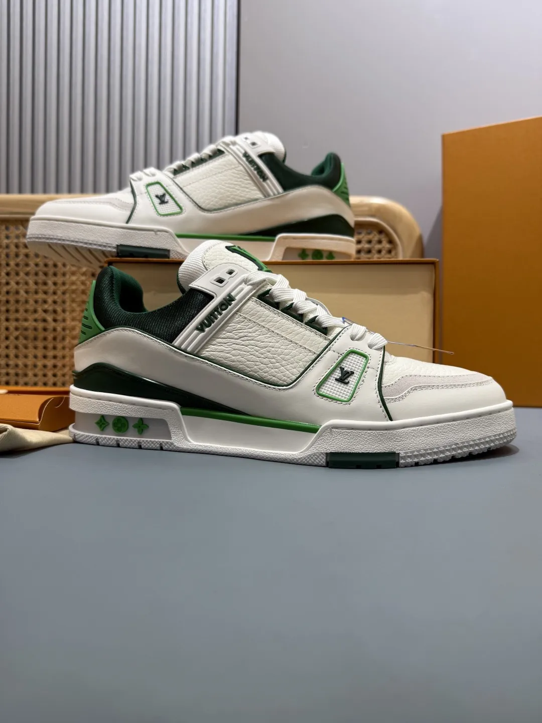 Neat Louis Vuitton Trainer White Green Replica Sneakers 383