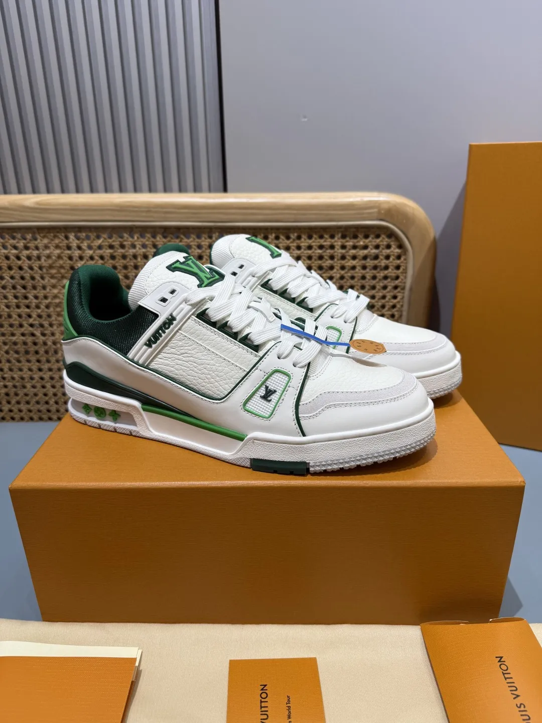 Neat Louis Vuitton Trainer White Green Replica Sneakers 383