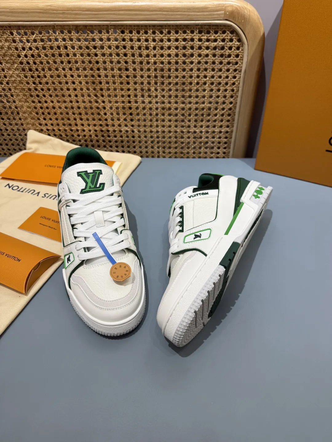 Neat Louis Vuitton Trainer White Green Replica Sneakers 383