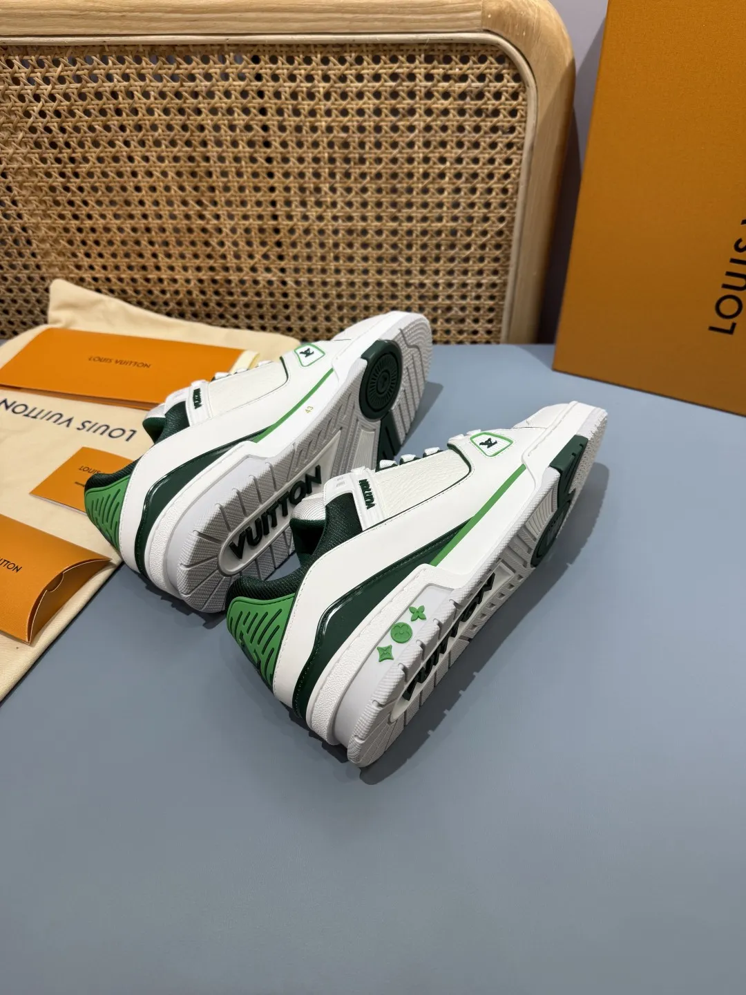 Neat Louis Vuitton Trainer White Green Replica Sneakers 383