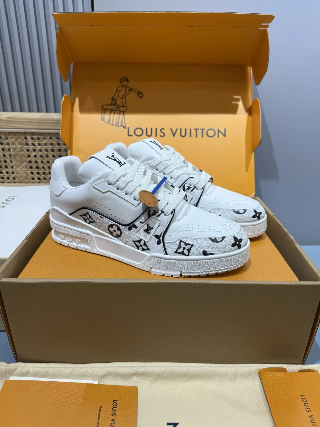 Louis Vuitton Trainer White Monogram Replica Shoes with Fake LV Design FlexibleFit 435