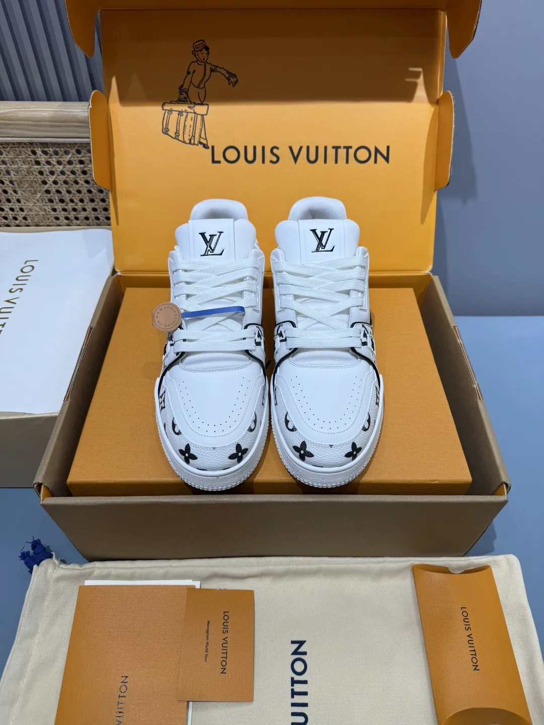 Louis Vuitton Trainer White Monogram Replica Shoes with Fake LV Design FlexibleFit 435