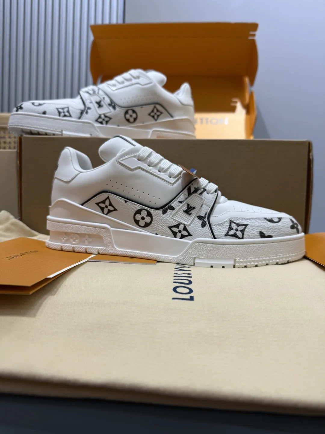 Louis Vuitton Trainer White Monogram Replica Shoes with Fake LV Design FlexibleFit 435