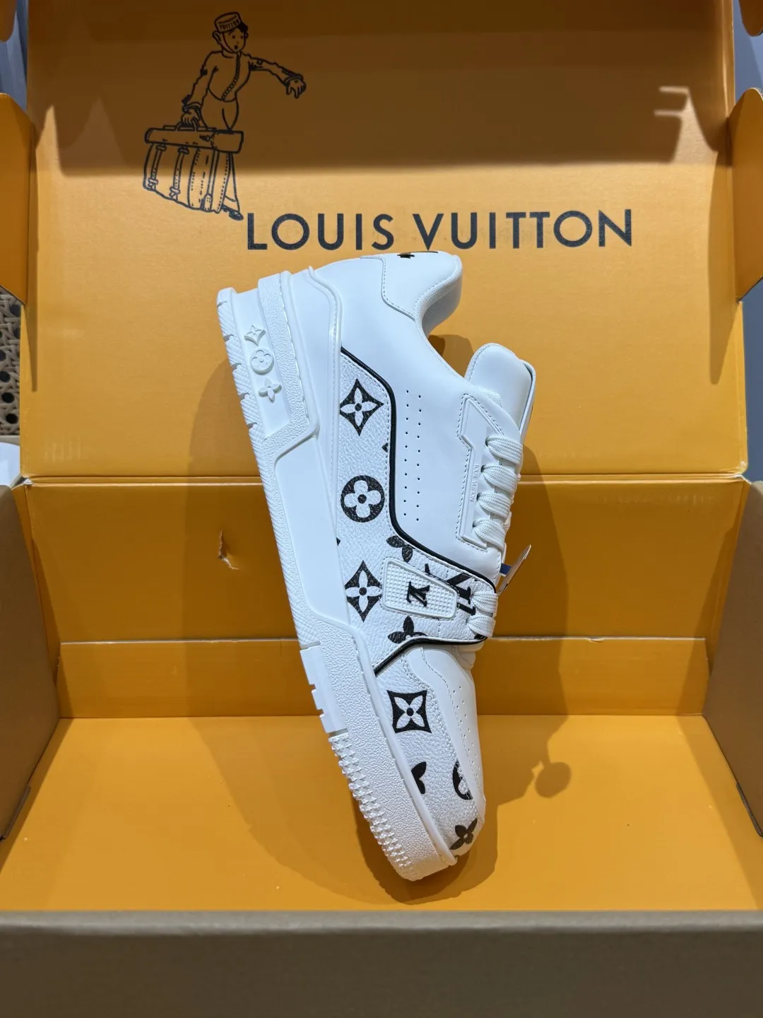 Louis Vuitton Trainer White Monogram Replica Shoes with Fake LV Design FlexibleFit 435