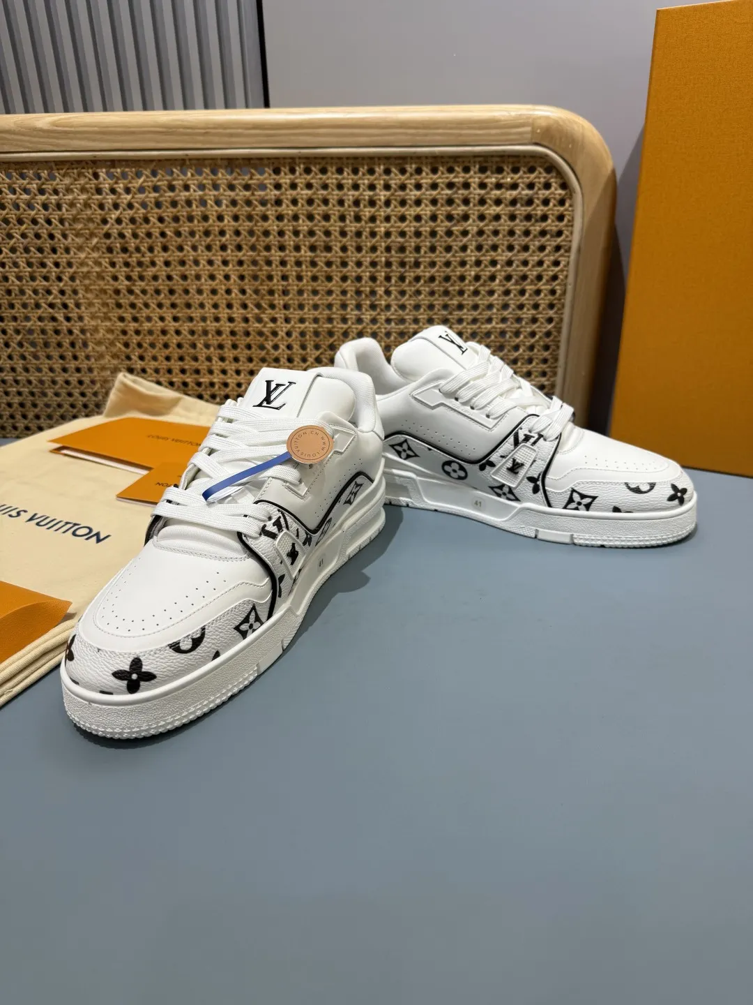 Louis Vuitton Trainer White Monogram Replica Shoes with Fake LV Design FlexibleFit 435