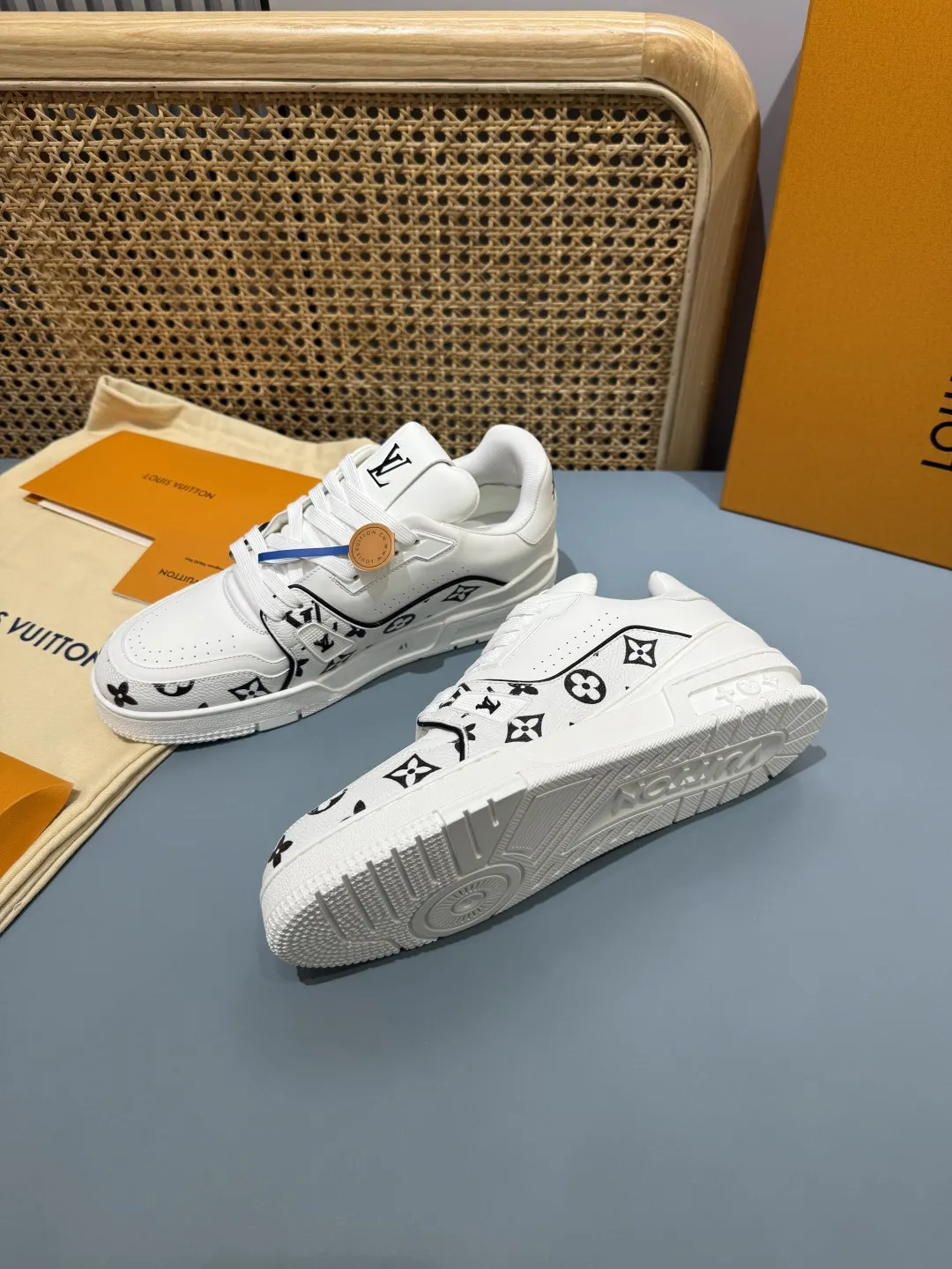 Louis Vuitton Trainer White Monogram Replica Shoes with Fake LV Design FlexibleFit 435