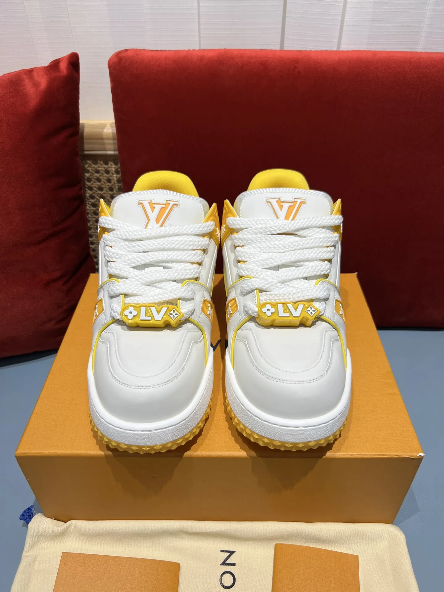 DailyWear Louis Vuitton Trainer White Yellow Replica Sneakers 360