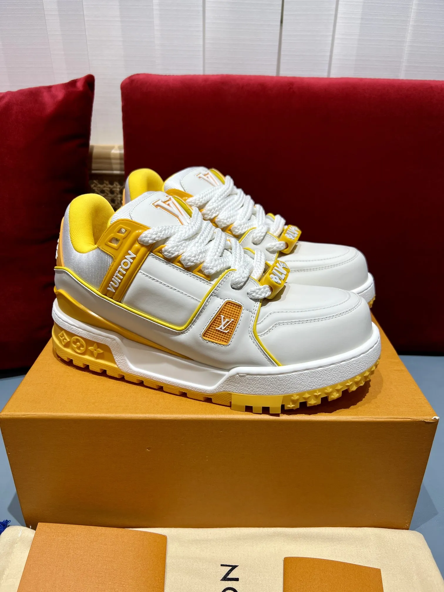 DailyWear Louis Vuitton Trainer White Yellow Replica Sneakers 360