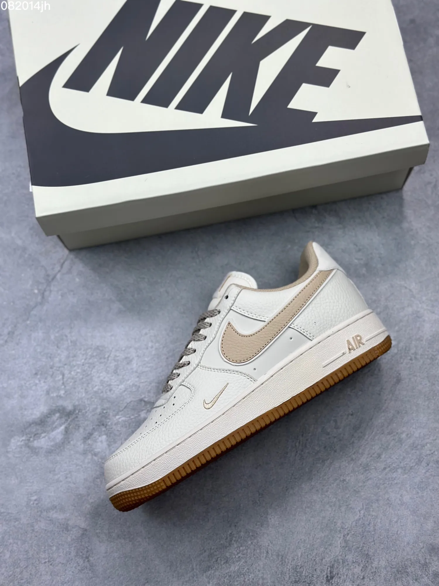 Nike Air Force 1 Low ‘Beige Gum’ – Limited Edition  Sneakers with 3M Reflective Details and Best Replica Sneakers Style Vibrant 1049