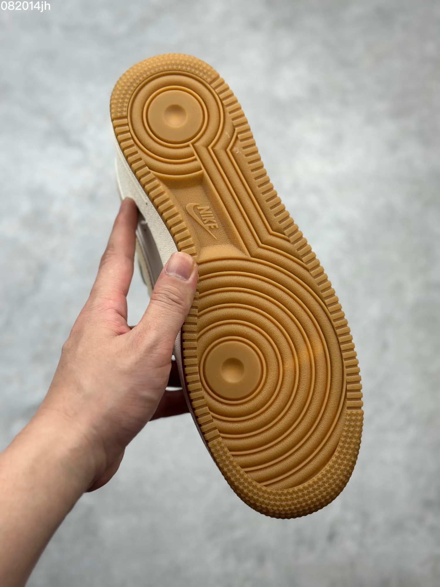 Nike Air Force 1 Low ‘Beige Gum’ – Limited Edition  Sneakers with 3M Reflective Details and Best Replica Sneakers Style Vibrant 1049