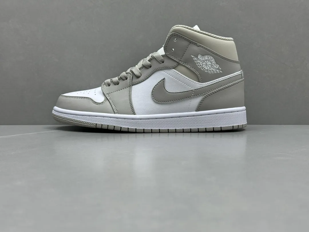 Sleek Nike Air Jordan 1 Mid ‘Light Bone’ – Authentic Version, Men’s Basketball Shoes, Replica Shoes, Nike Replica, Sizes 36-46 (Including Half Sizes 1217