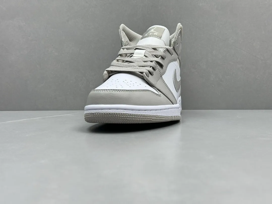 Sleek Nike Air Jordan 1 Mid ‘Light Bone’ – Authentic Version, Men’s Basketball Shoes, Replica Shoes, Nike Replica, Sizes 36-46 (Including Half Sizes 1217