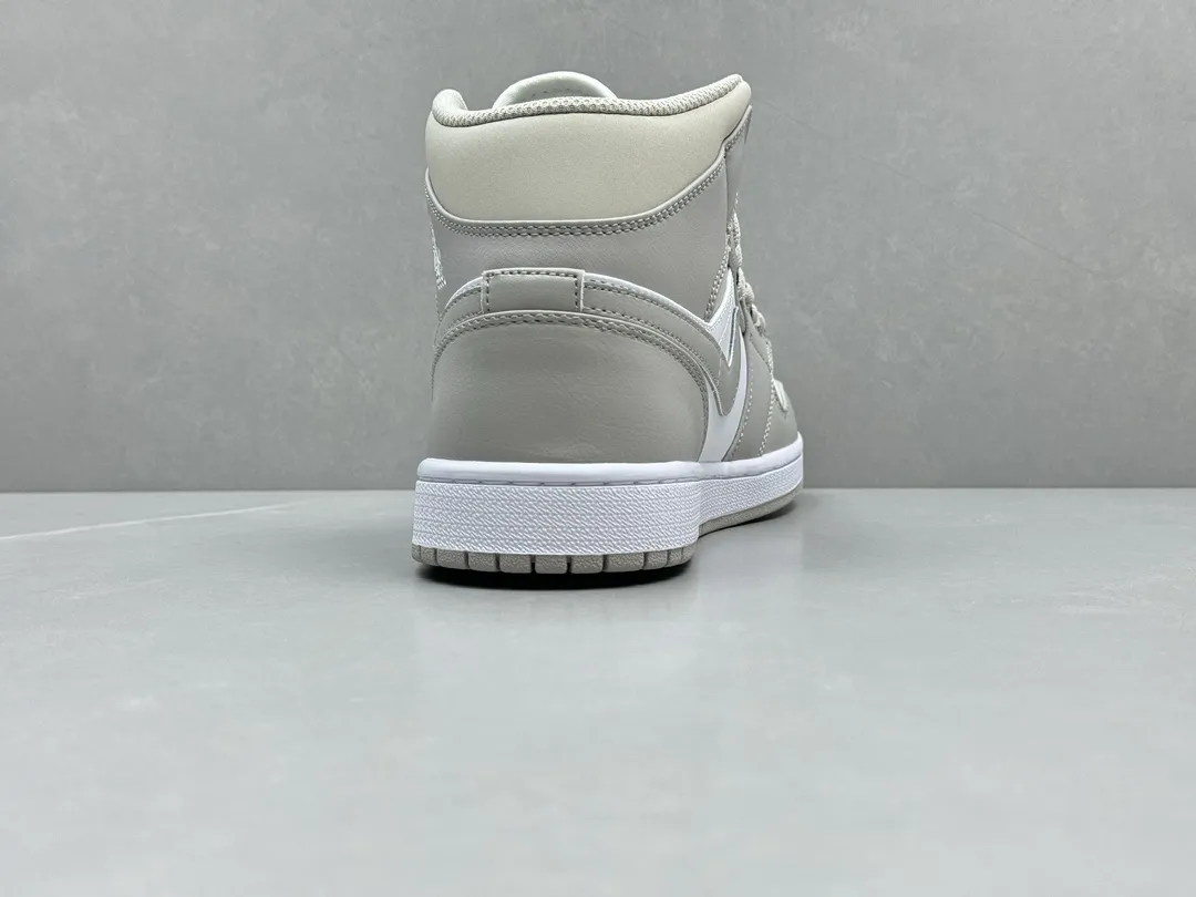 Sleek Nike Air Jordan 1 Mid ‘Light Bone’ – Authentic Version, Men’s Basketball Shoes, Replica Shoes, Nike Replica, Sizes 36-46 (Including Half Sizes 1217