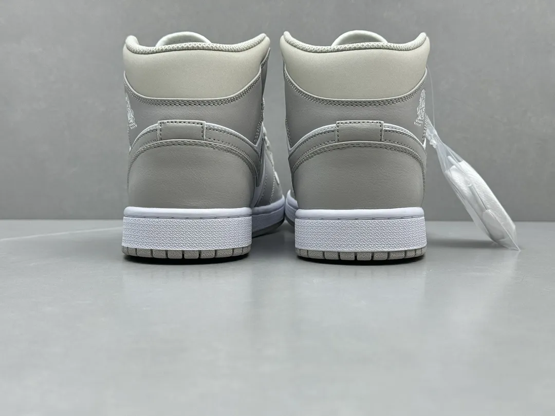 Sleek Nike Air Jordan 1 Mid ‘Light Bone’ – Authentic Version, Men’s Basketball Shoes, Replica Shoes, Nike Replica, Sizes 36-46 (Including Half Sizes 1217