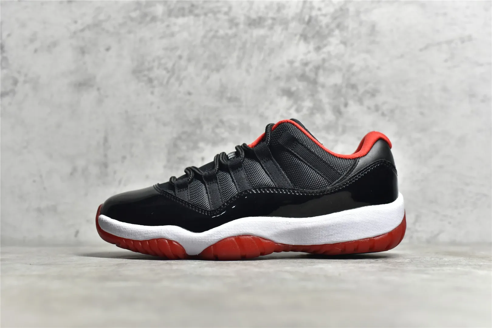 Nike Air Jordan 11 Bred – True Carbon Fiber Edition – Low Top Rep Shoes with High Quality Replica Design SmartChoice 1088