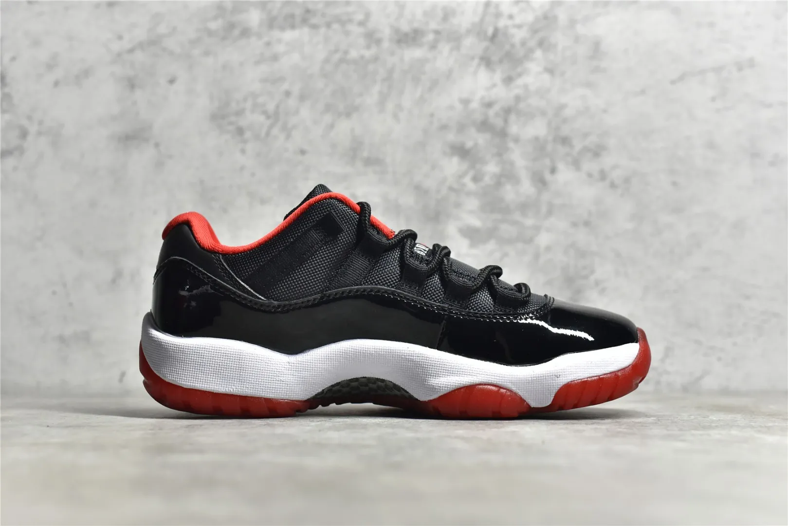 Nike Air Jordan 11 Bred – True Carbon Fiber Edition – Low Top Rep Shoes with High Quality Replica Design SmartChoice 1088