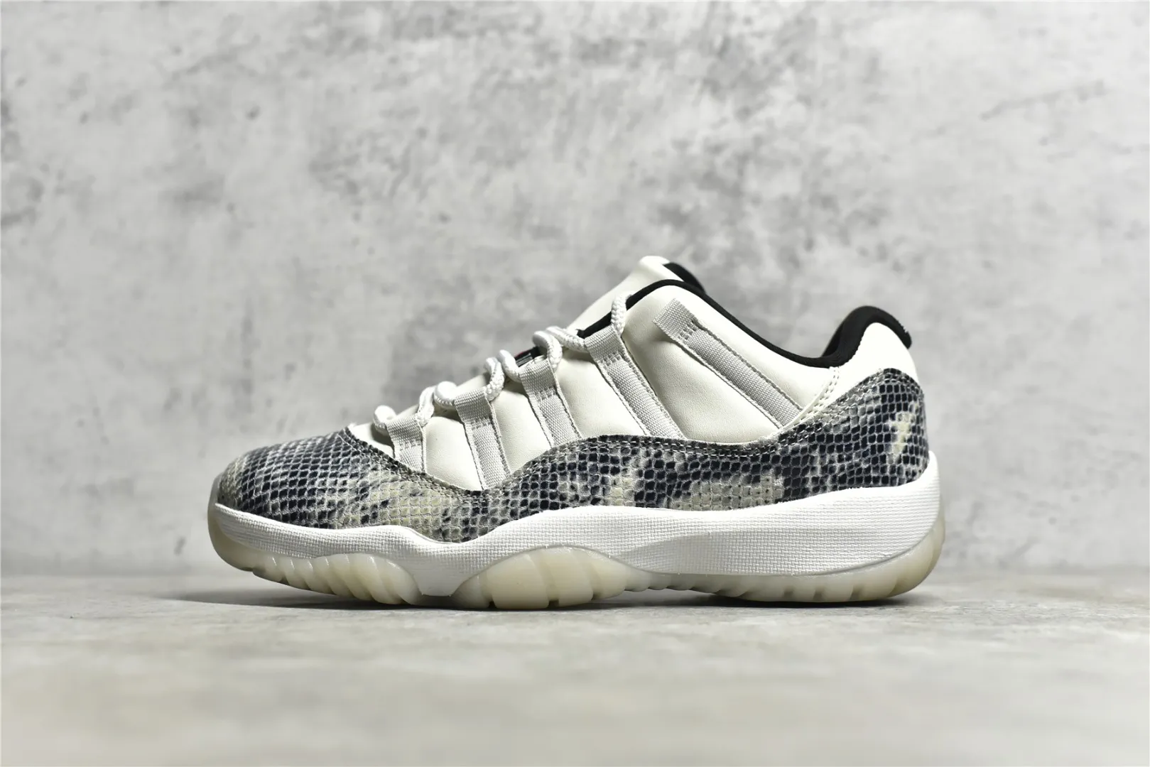 Nike Air Jordan 11 Low ‘Snakeskin’ – White Black – Authentic Carbon Fiber Edition with High Quality Replica Design Unisex 1095