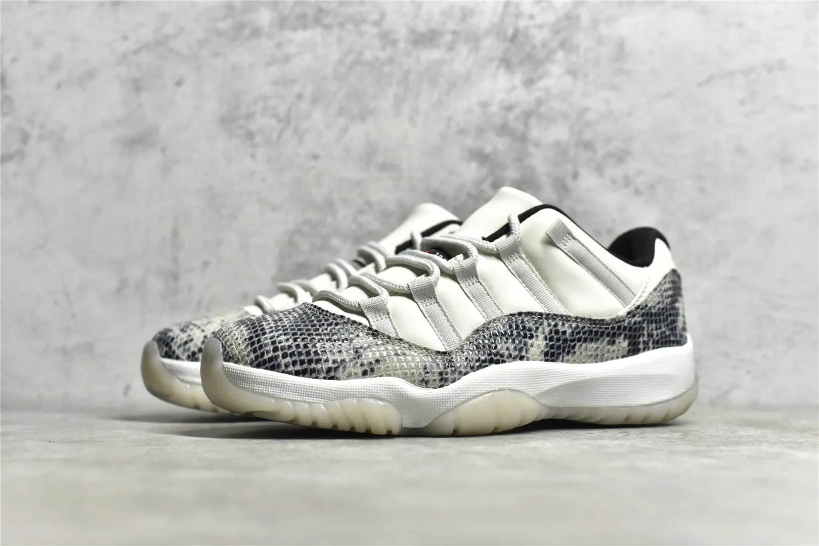 Nike Air Jordan 11 Low ‘Snakeskin’ – White Black – Authentic Carbon Fiber Edition with High Quality Replica Design Unisex 1095