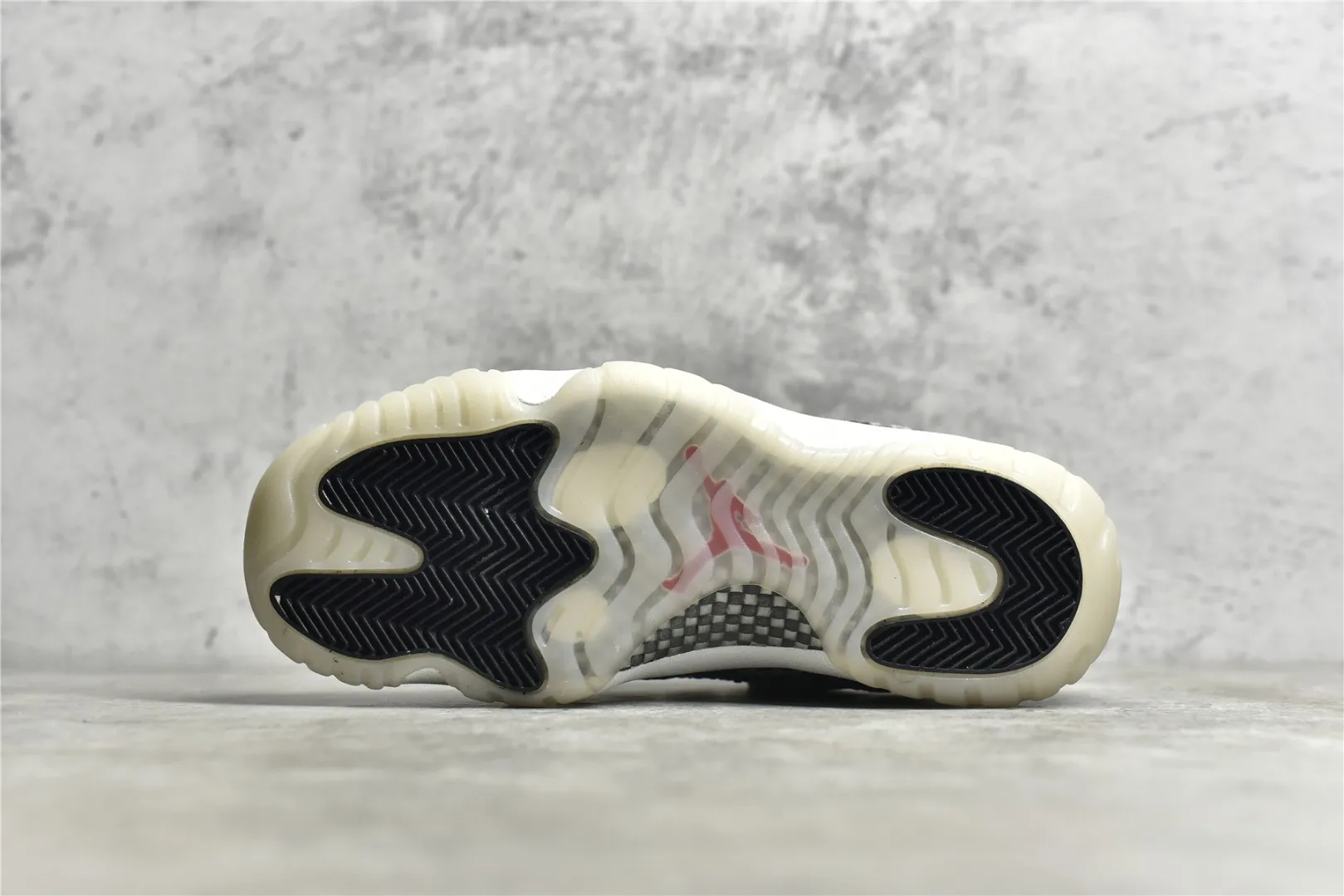 Nike Air Jordan 11 Low ‘Snakeskin’ – White Black – Authentic Carbon Fiber Edition with High Quality Replica Design Unisex 1095