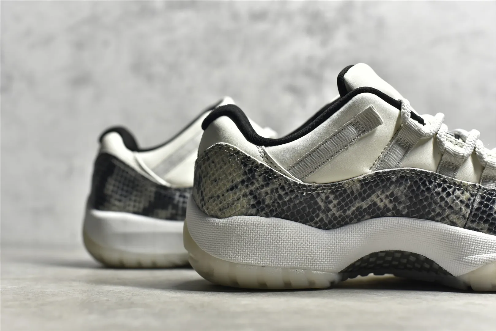 Nike Air Jordan 11 Low ‘Snakeskin’ – White Black – Authentic Carbon Fiber Edition with High Quality Replica Design Unisex 1095