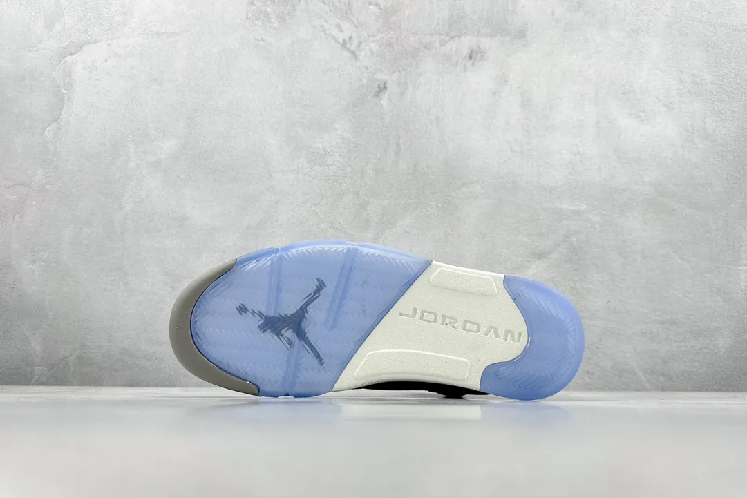 ZeroBulk Nike Air Jordan 5 Retro Light Grey High-Top Sneakers – High Quality Replica Shoes, Style: FD9222- 1123