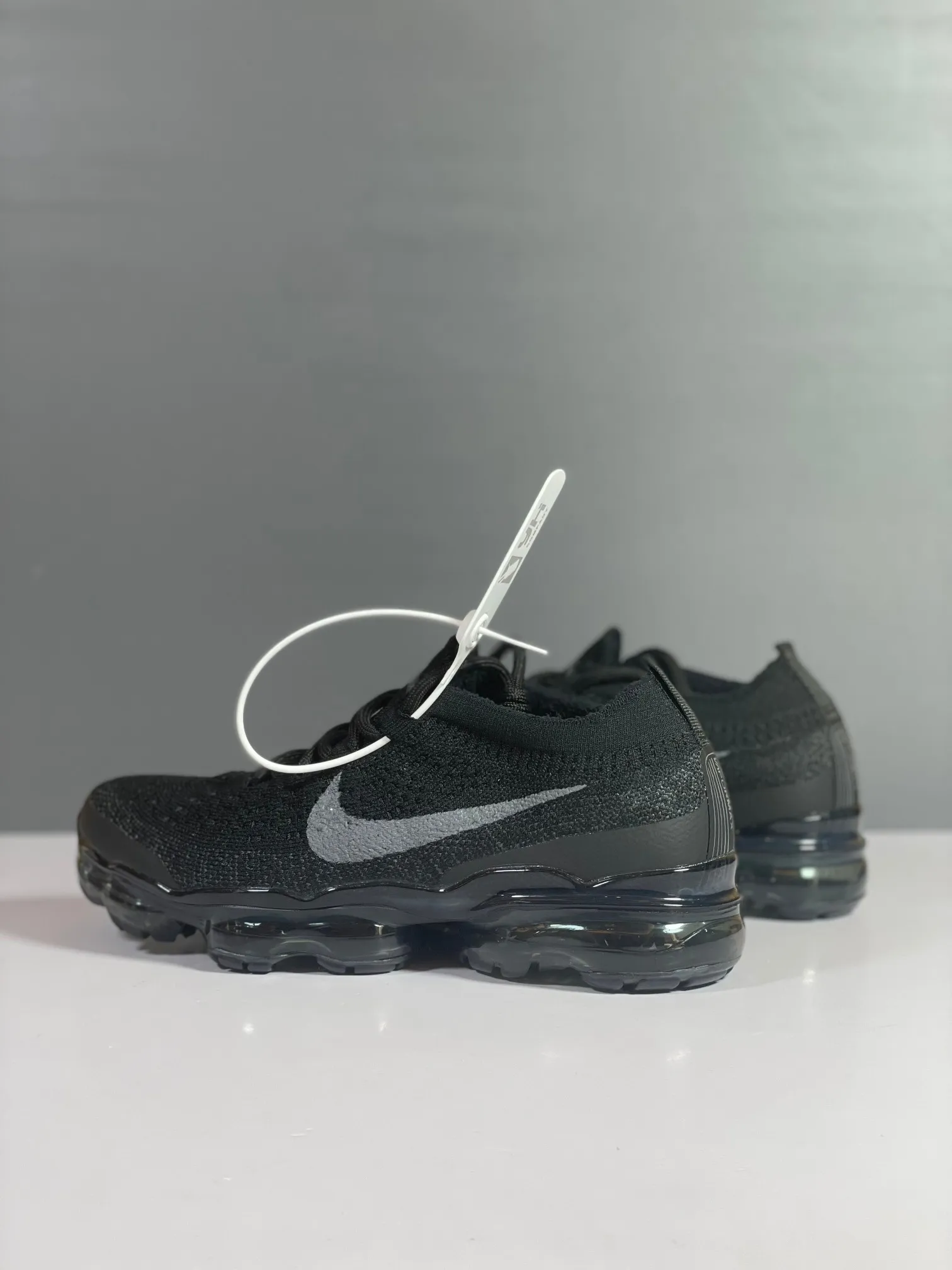 Nike Air VaporMax Flyknit Black Low Top –  Replica Sneakers Thermal 1351