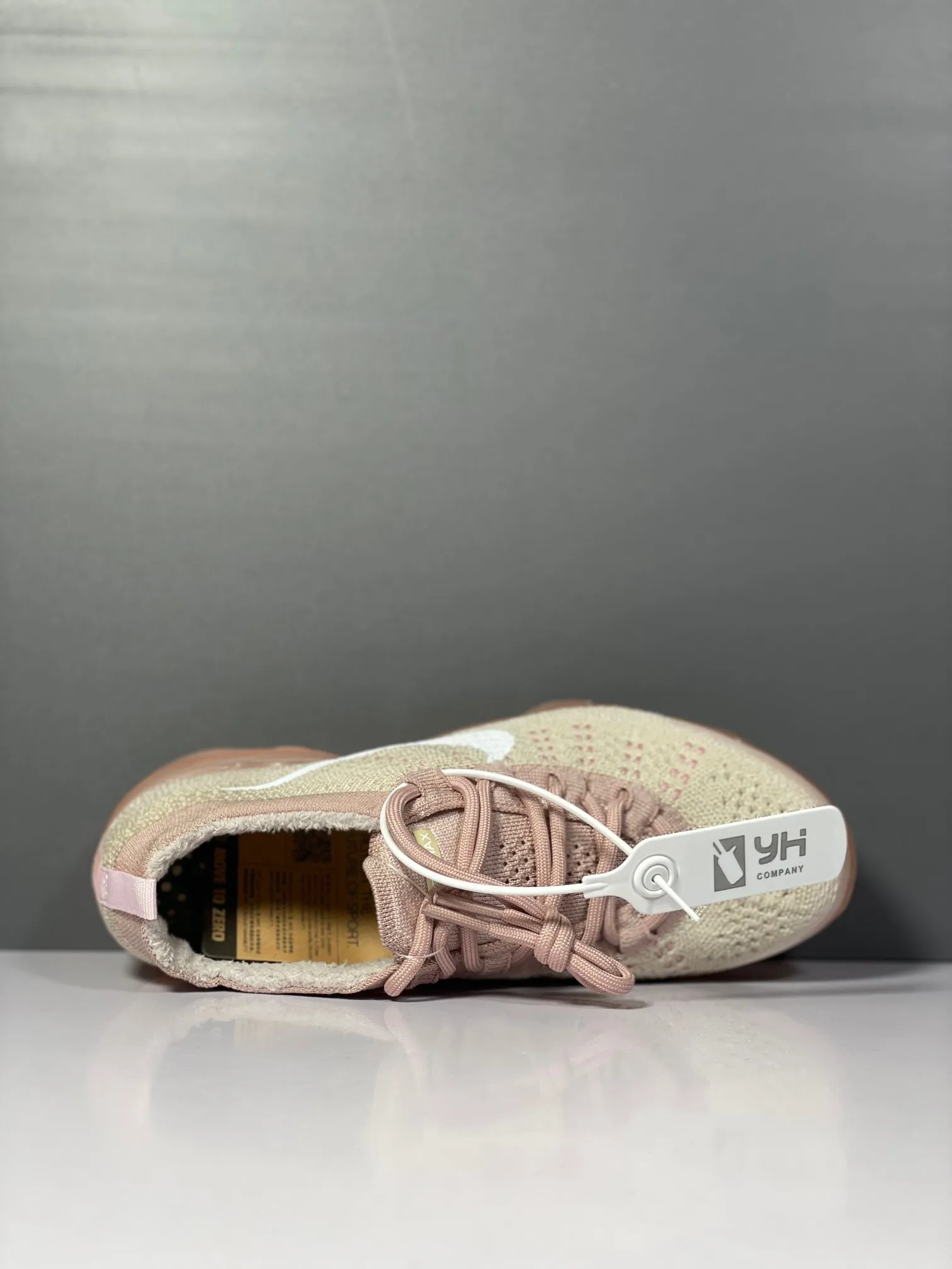 Stylish Nike Air VaporMax Flyknit Pink Beige Low –  Rep Shoes & Replica Sneakers 1354