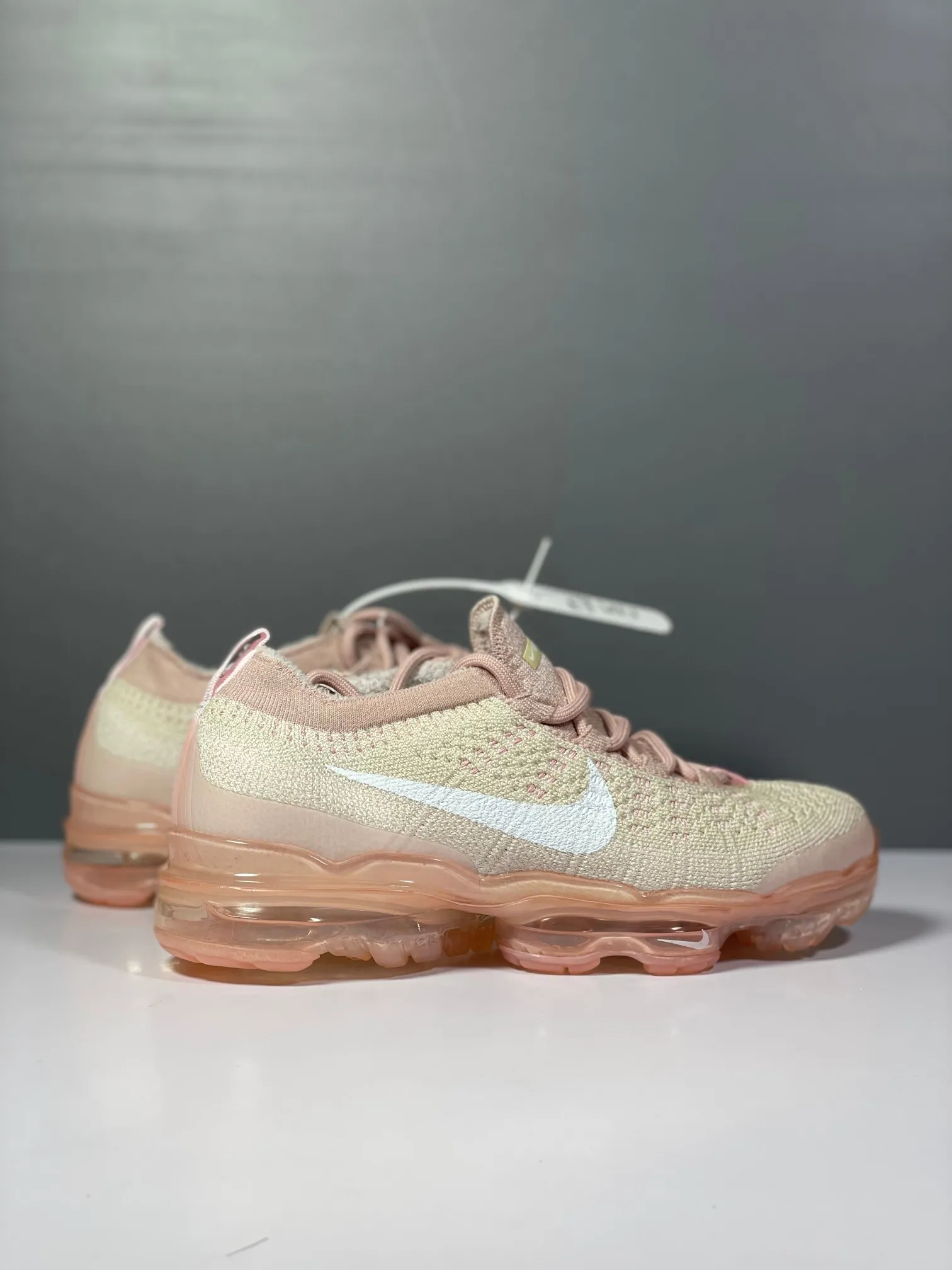 Stylish Nike Air VaporMax Flyknit Pink Beige Low –  Rep Shoes & Replica Sneakers 1354