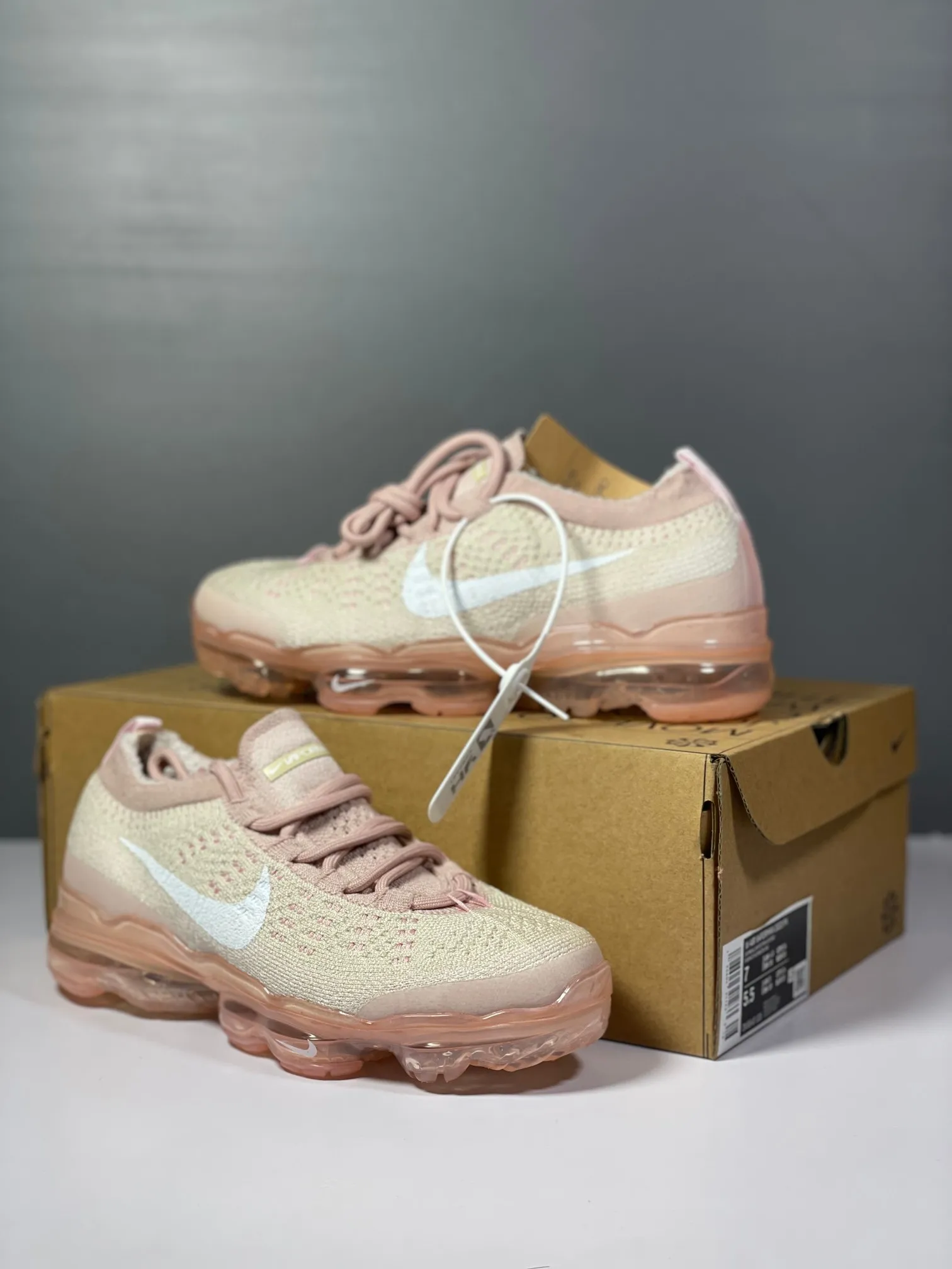 Stylish Nike Air VaporMax Flyknit Pink Beige Low –  Rep Shoes & Replica Sneakers 1354