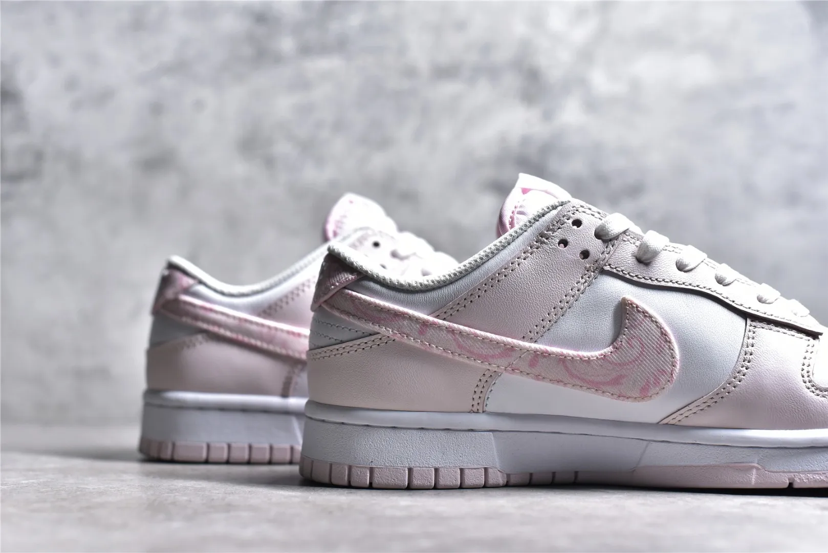 Sleek Nike Dunk Low Pink Paisley Cherry Blossom – Rep Shoes & Replica Nikes 1667