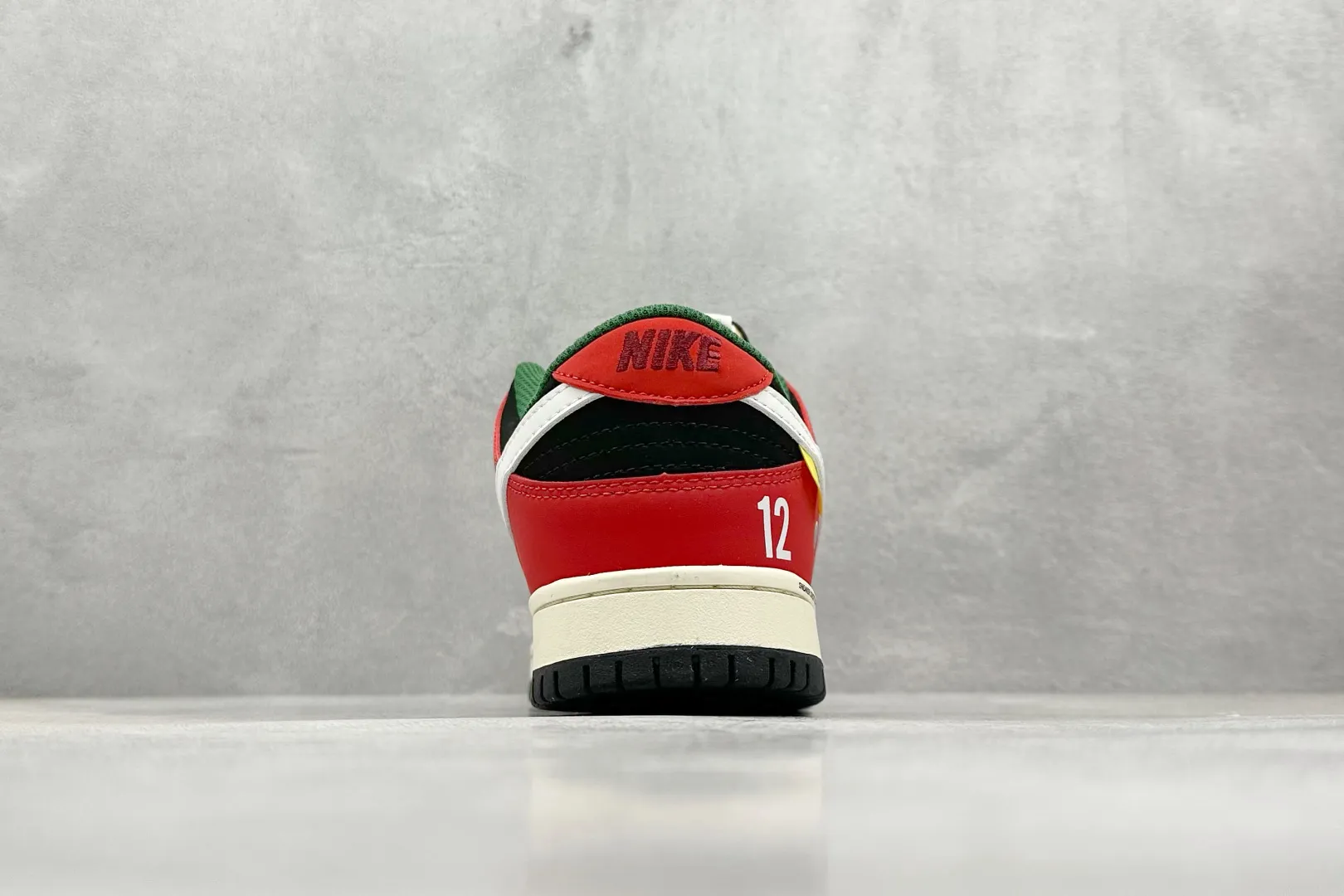 Lightweight Nike Dunk Low Retro Green Red Skate Shoes – Replica Nikes & Fake Nike Shoes 1581
