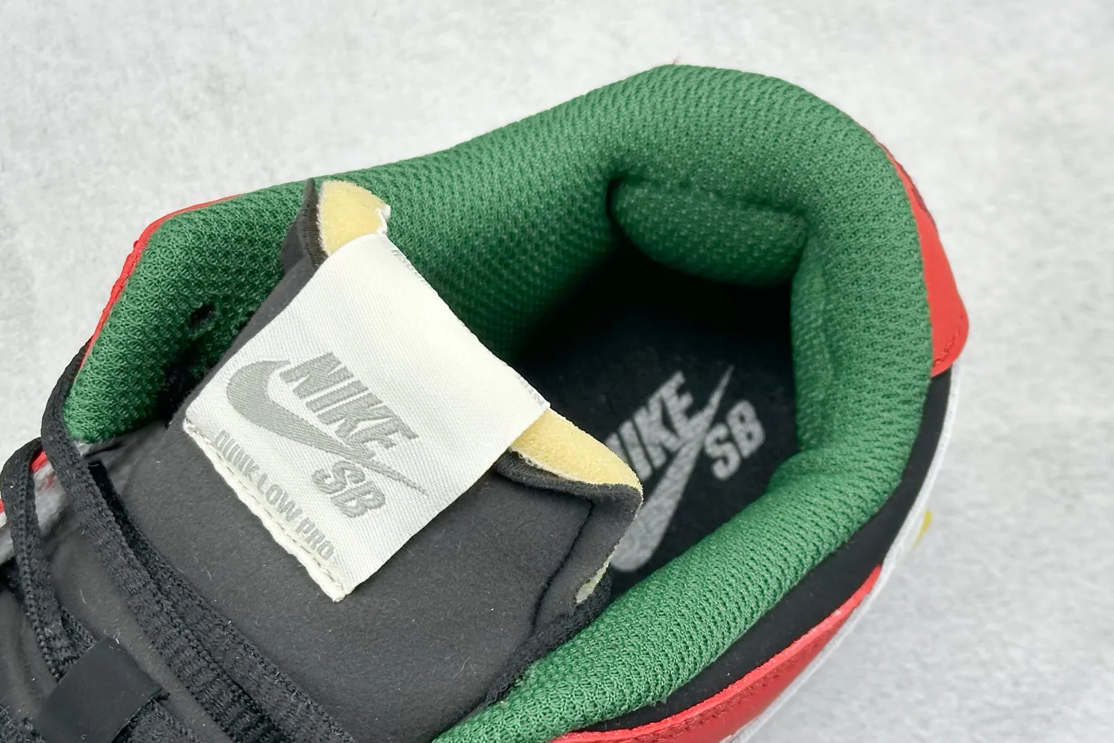 Lightweight Nike Dunk Low Retro Green Red Skate Shoes – Replica Nikes & Fake Nike Shoes 1581