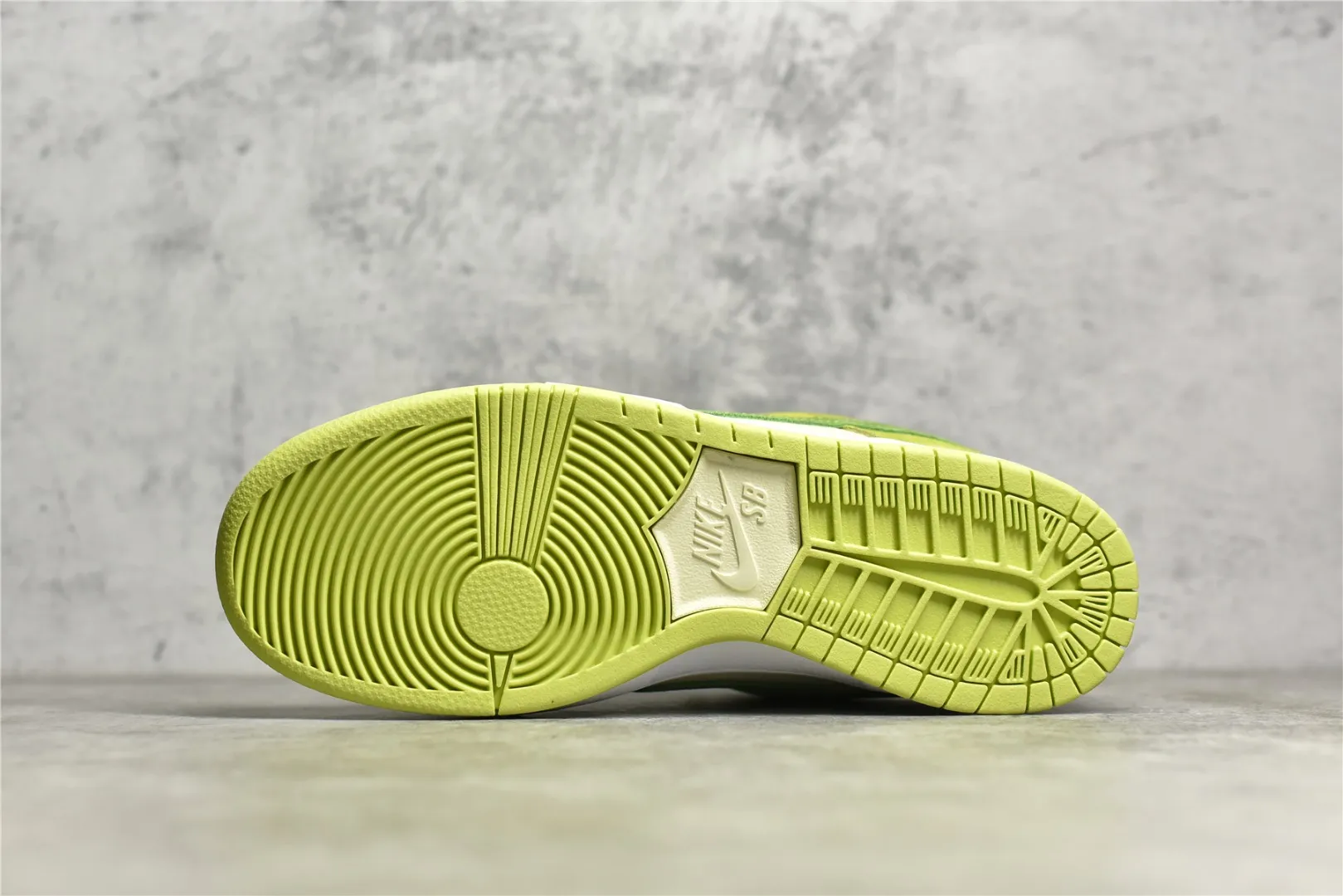 Nike Dunk Low SG Green Apple Replica Nikes Sneakers Neat 1605