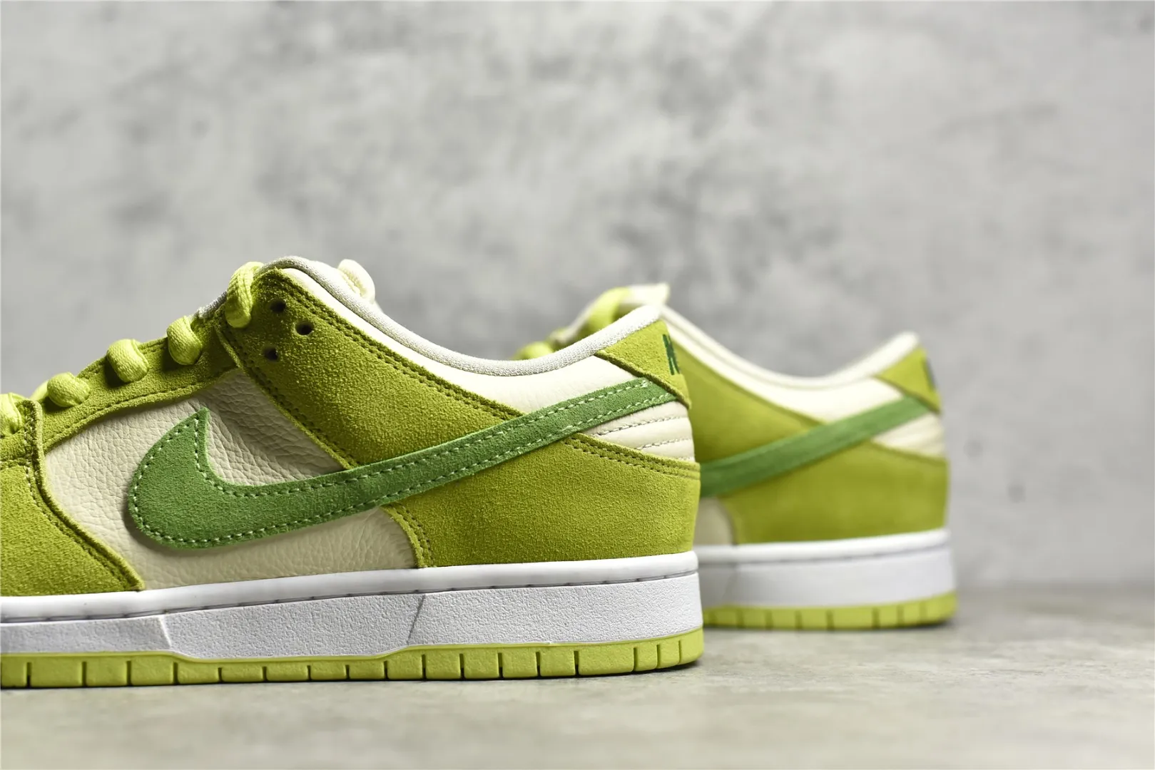 Nike Dunk Low SG Green Apple Replica Nikes Sneakers Neat 1605