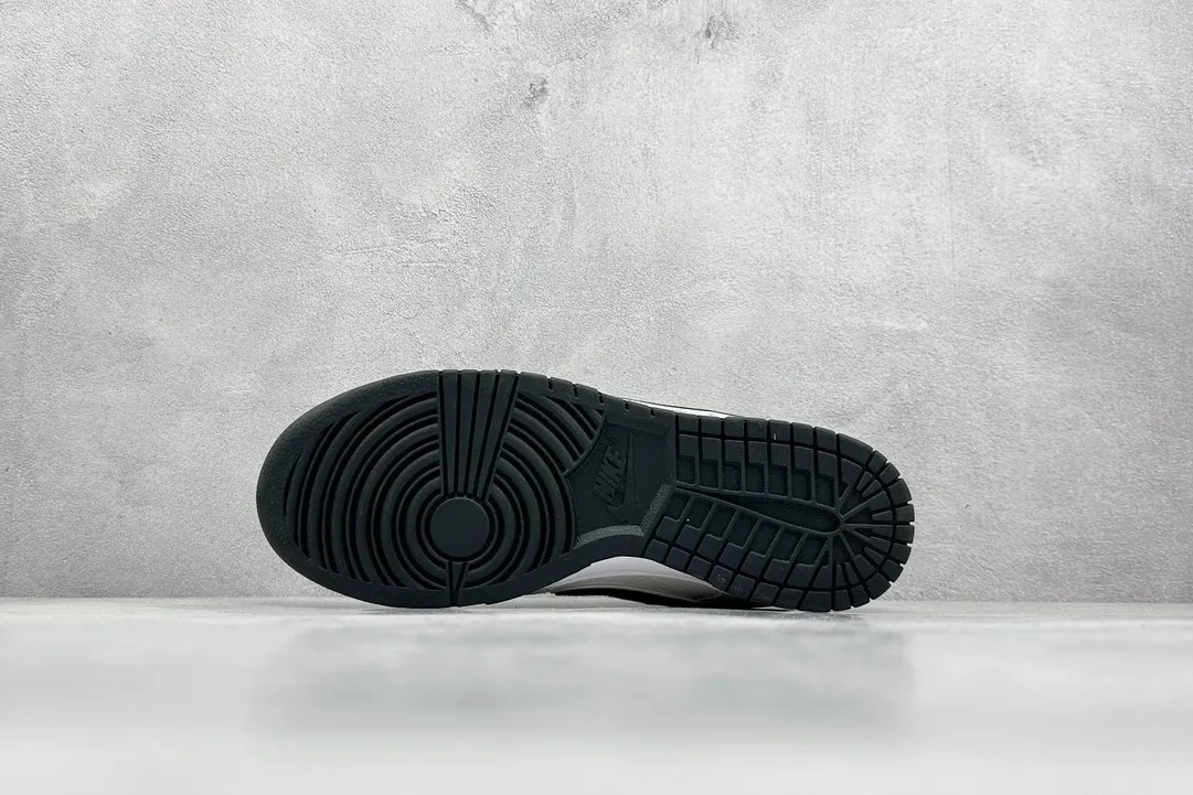 Nike SB Dunk Low 暴力熊联名 Black White Rep Shoes Replica Nikes Seasonal 1591