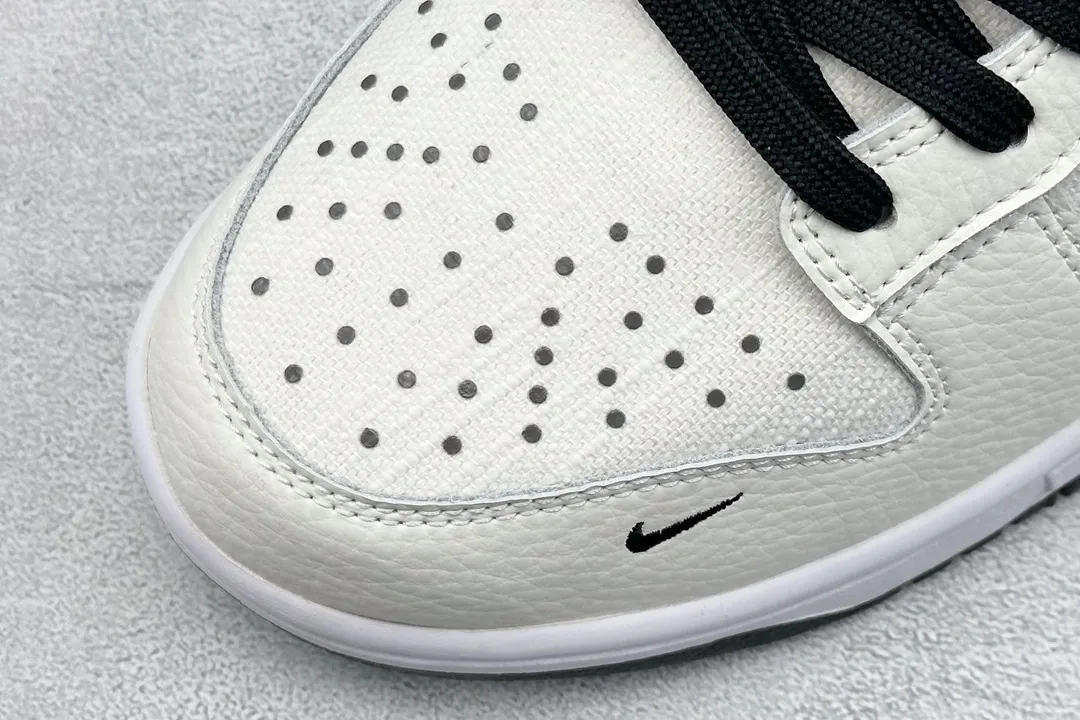 Nike SB Dunk Low 暴力熊联名 Black White Rep Shoes Replica Nikes Seasonal 1591