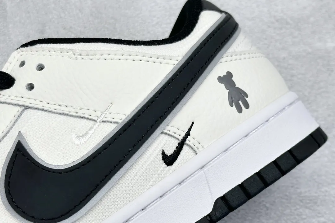 Nike SB Dunk Low 暴力熊联名 Black White Rep Shoes Replica Nikes Seasonal 1591