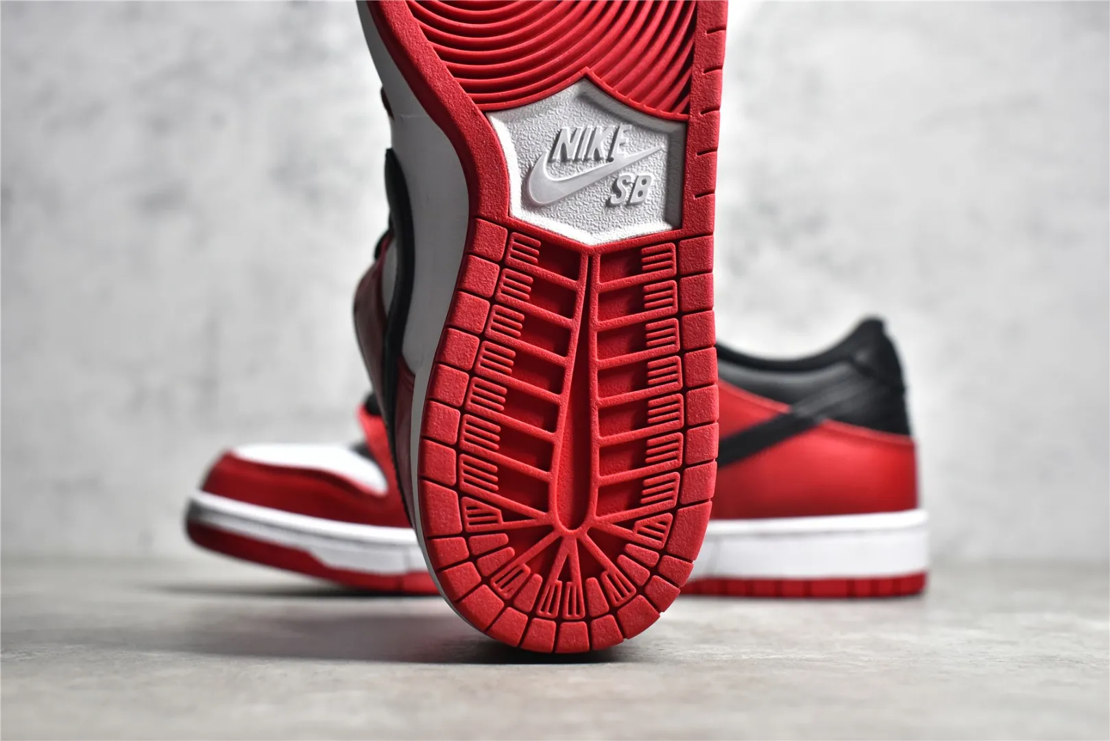 Nike SB Dunk Low Chicago Black White Red –  Replica Nikes & Rep Shoes Collection Sporty 1603