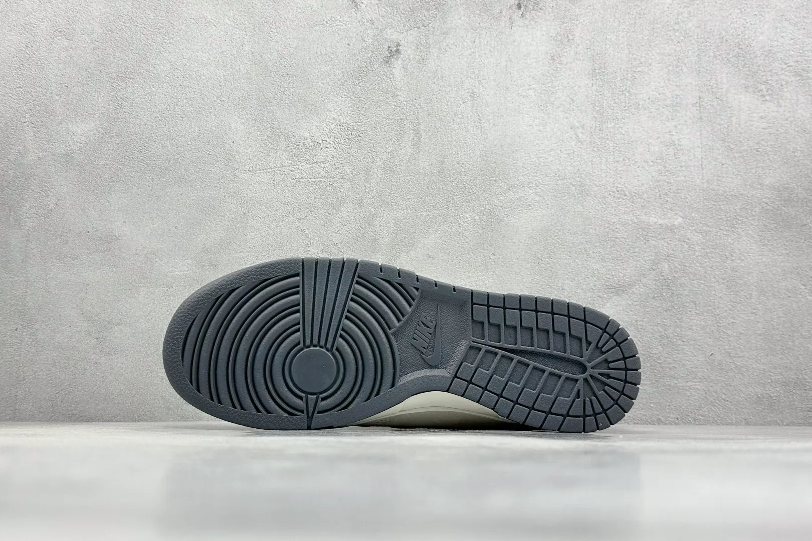 OdorResistant Nike SB Dunk Low Fendi Collab White Grey –  Rep Shoes & Replica Nikes 1642