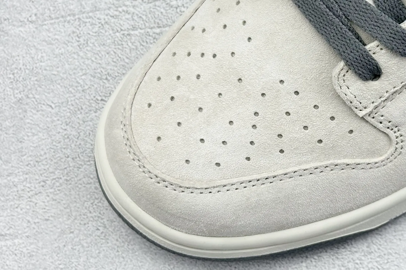 OdorResistant Nike SB Dunk Low Fendi Collab White Grey –  Rep Shoes & Replica Nikes 1642
